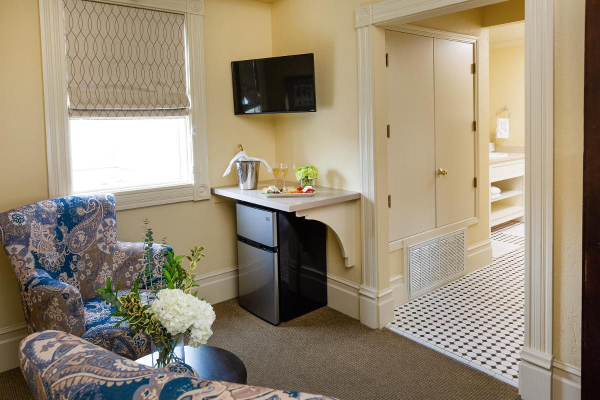 Healdsburg Inn on the Plaza, A Four Sisters Inn - Housity