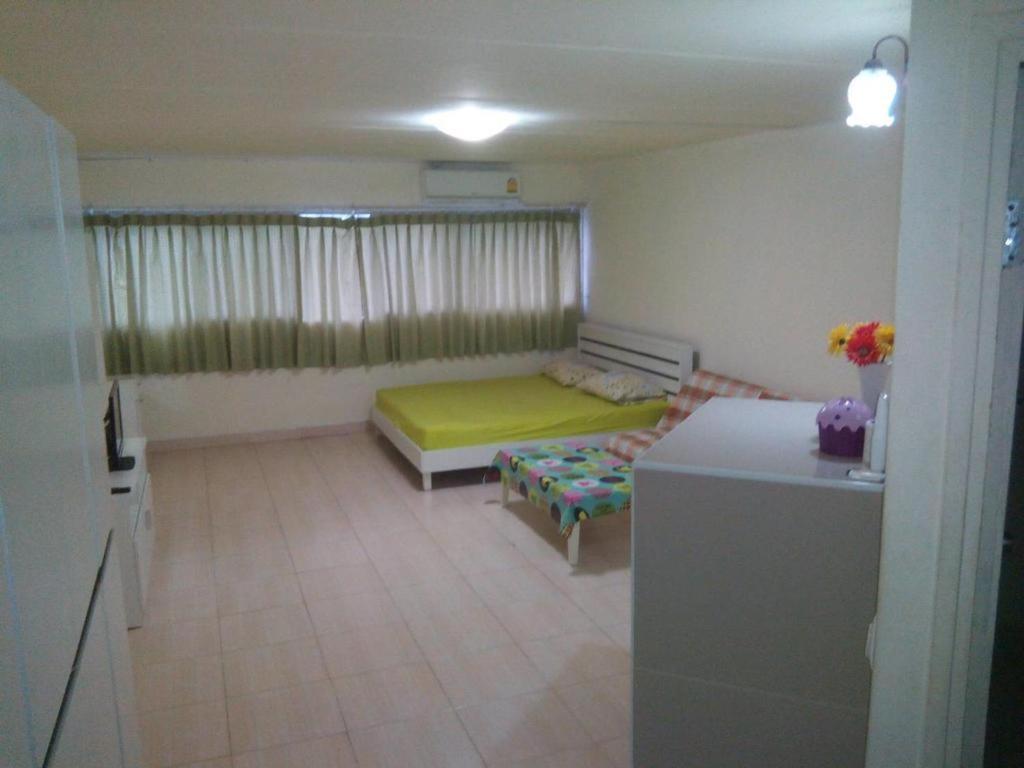 Impact Don Mueang Bangkok Guest House For 3 Pax - Housity