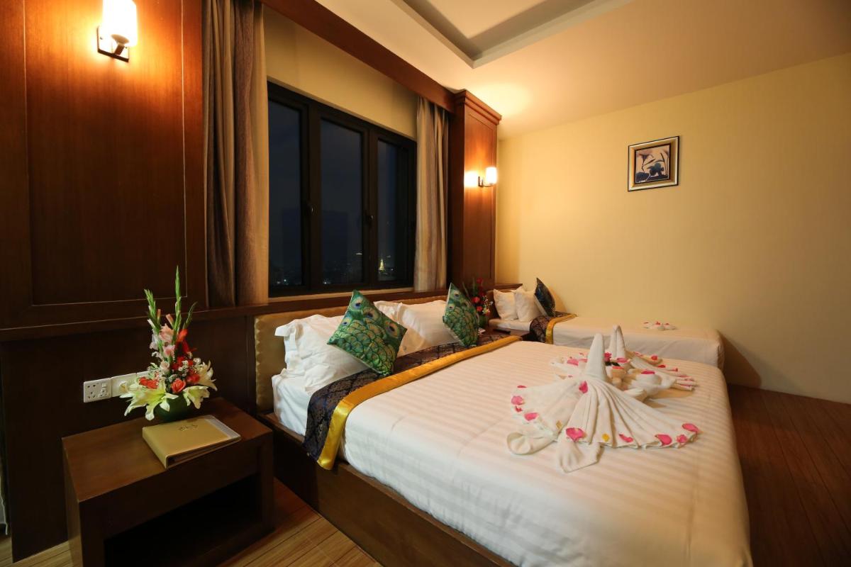 Royal Peacock Hotel - Housity