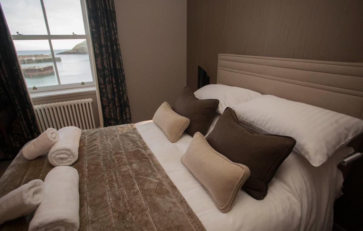 The Marine Hotel - Housity
