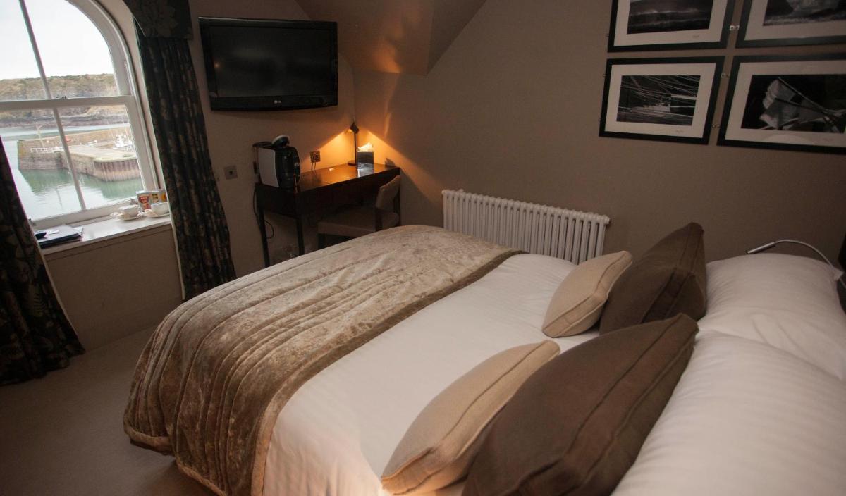 The Marine Hotel - Housity