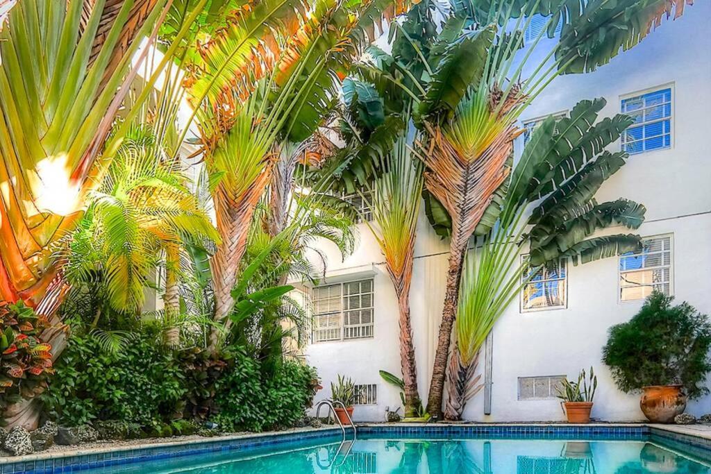 Sagamore Fantastic location in SoBe, Pool! - Housity