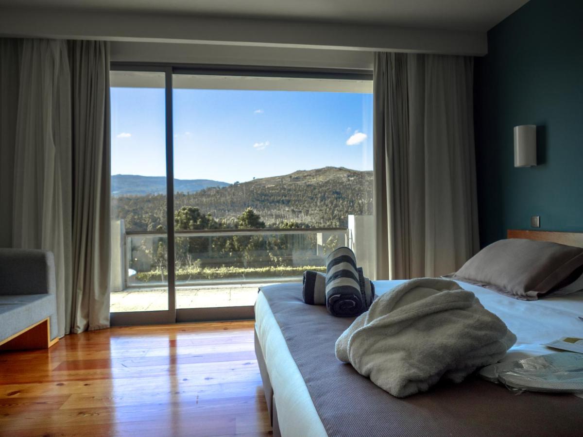 Uma vista geral da montanha ou uma vista da montanha a partir do hotel