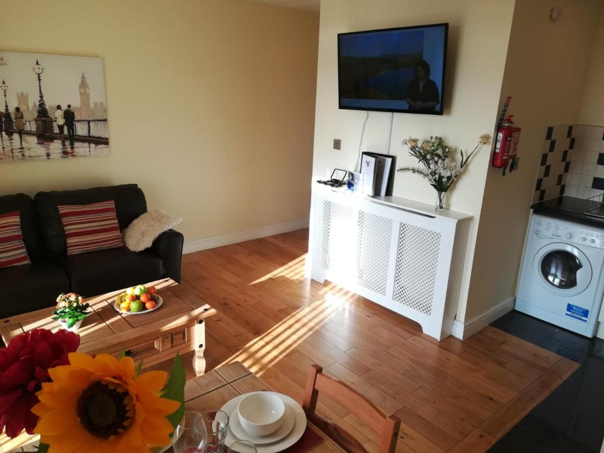 Bright, Modern 1 Bedroom Apartment, Uplands, Swansea - Housity