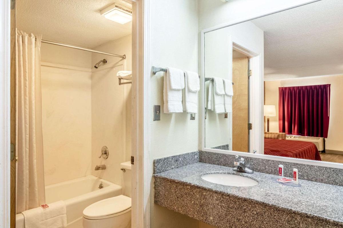 Econo Lodge Acworth East - Housity