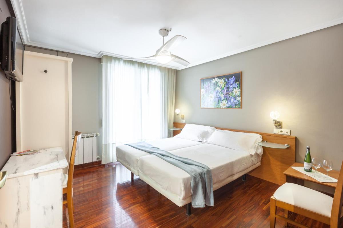 Zumaia Hotela - Housity
