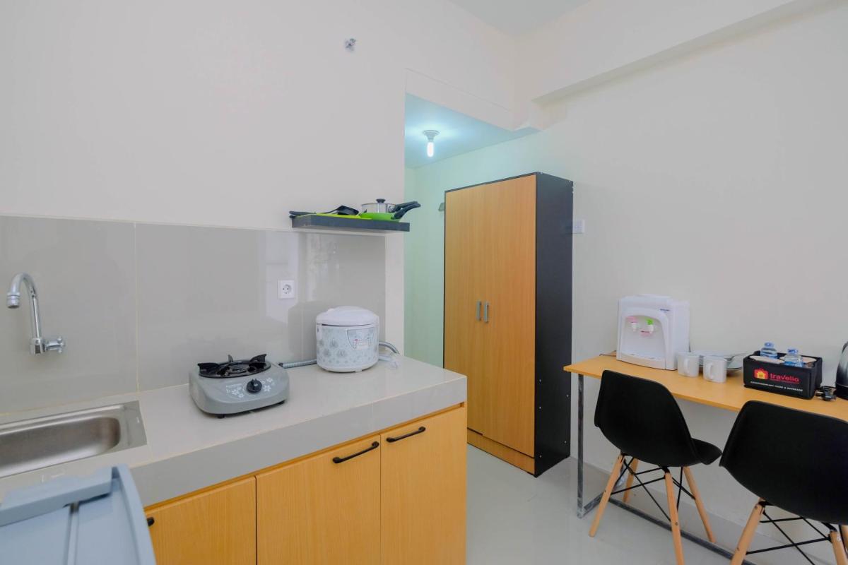 Comfy Studio Bogorienze Apartment near The Jungle Fest By Travelio - Hizvo