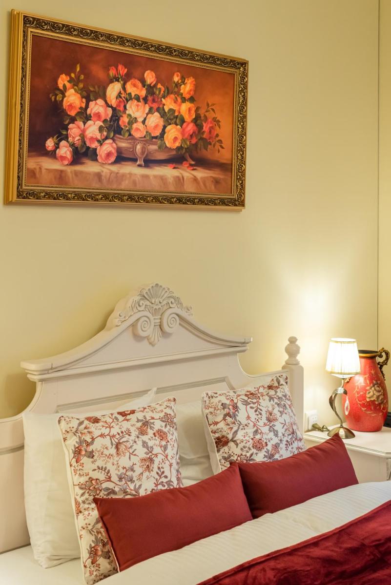 HaPPy Inn Classical style, self check-in, Parking in the underground garage - Housity
