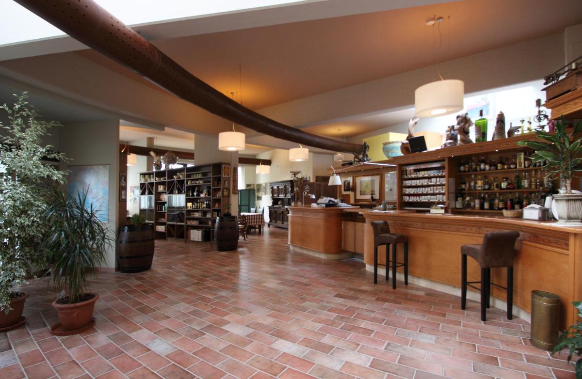 Hotel Ristorante La Bilancia - Housity