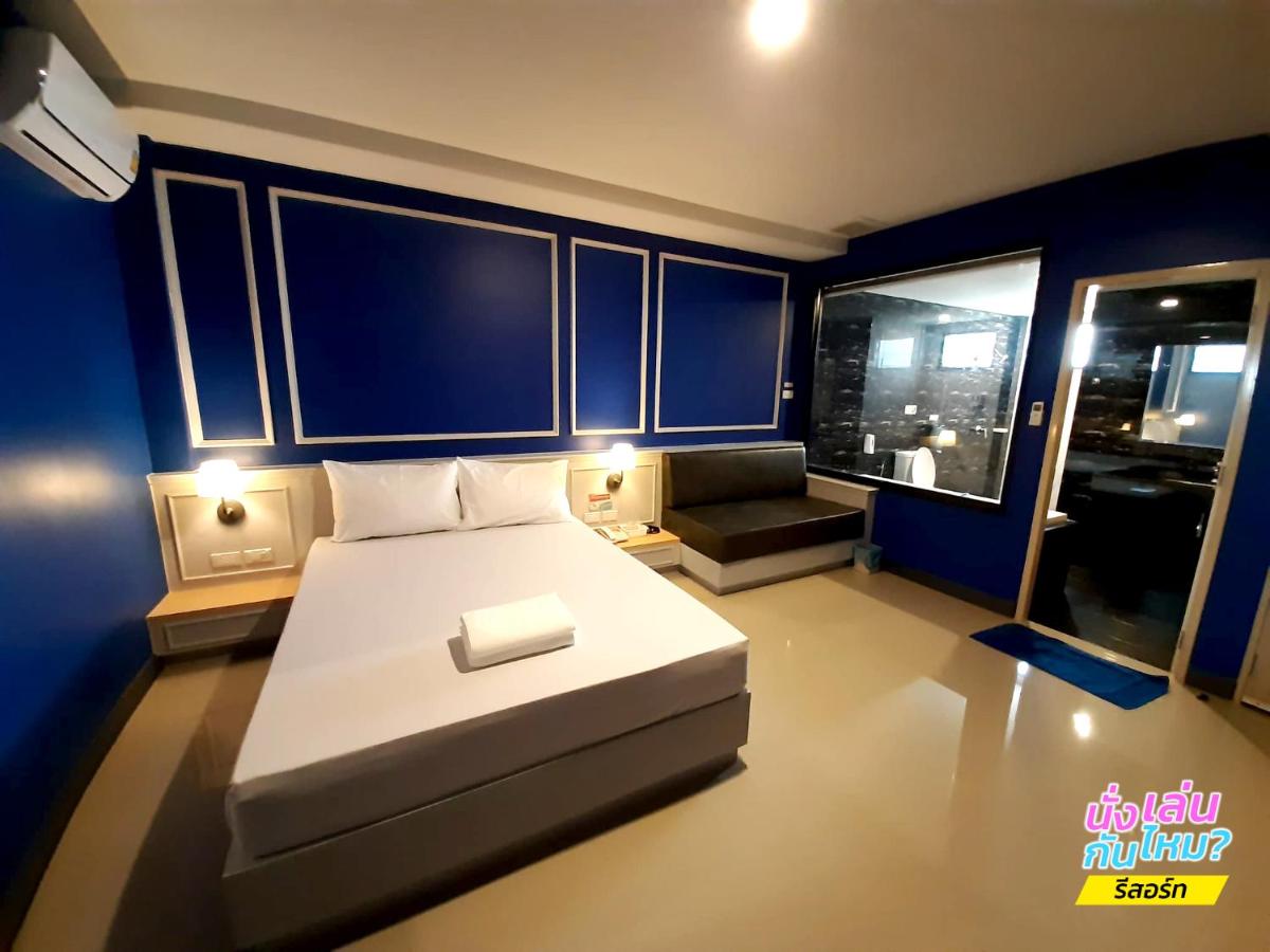 นั่งเล่นกันไหม รีสอร์ท SHA Plus - Housity