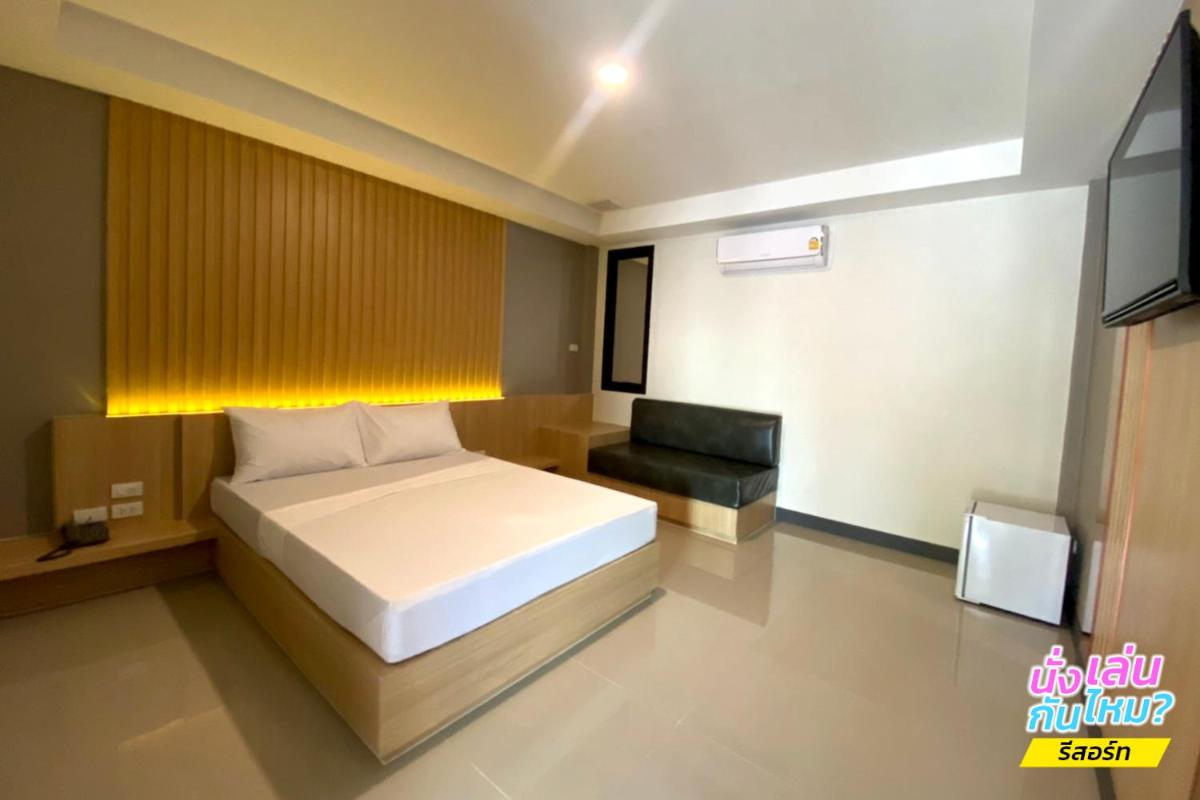 นั่งเล่นกันไหม รีสอร์ท SHA Plus - Housity