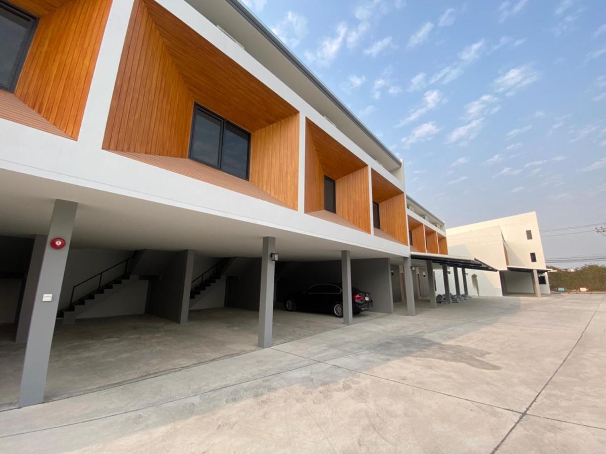 นั่งเล่นกันไหม รีสอร์ท SHA Plus - Housity
