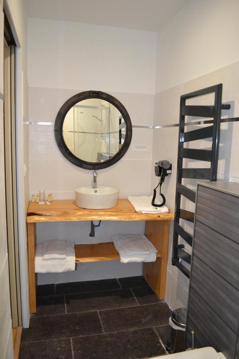 Logis Auberge de Pont Calleck - Housity