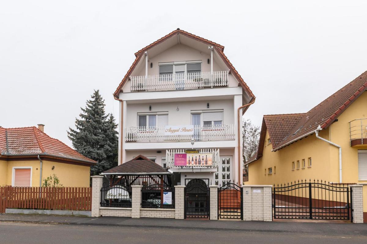 Angyal Panzió - Housity