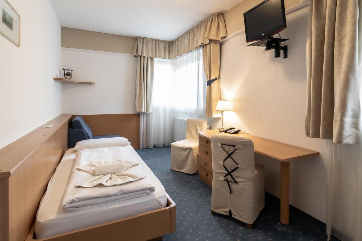 Hotel Villa Groff - Housity