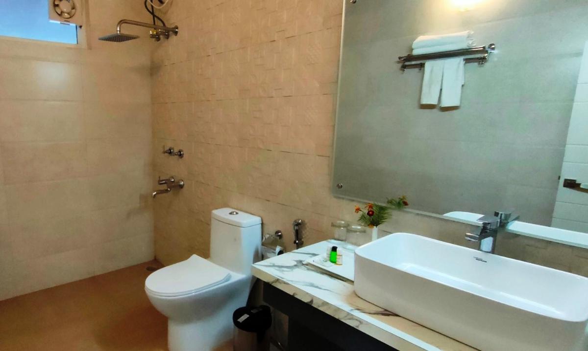 Clarks Exotica Resort Ramgarh Mukteshwar - Housity