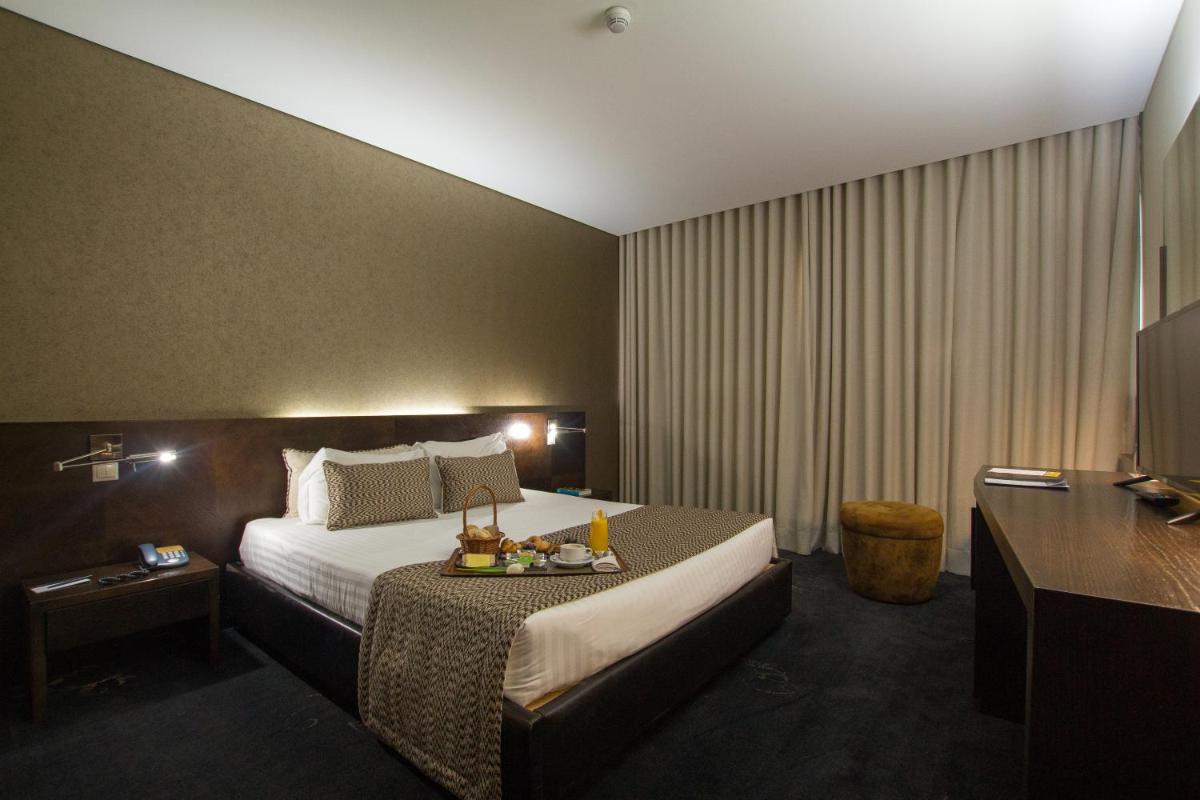 Uma cama ou camas num quarto em Penafiel Park Hotel & Spa