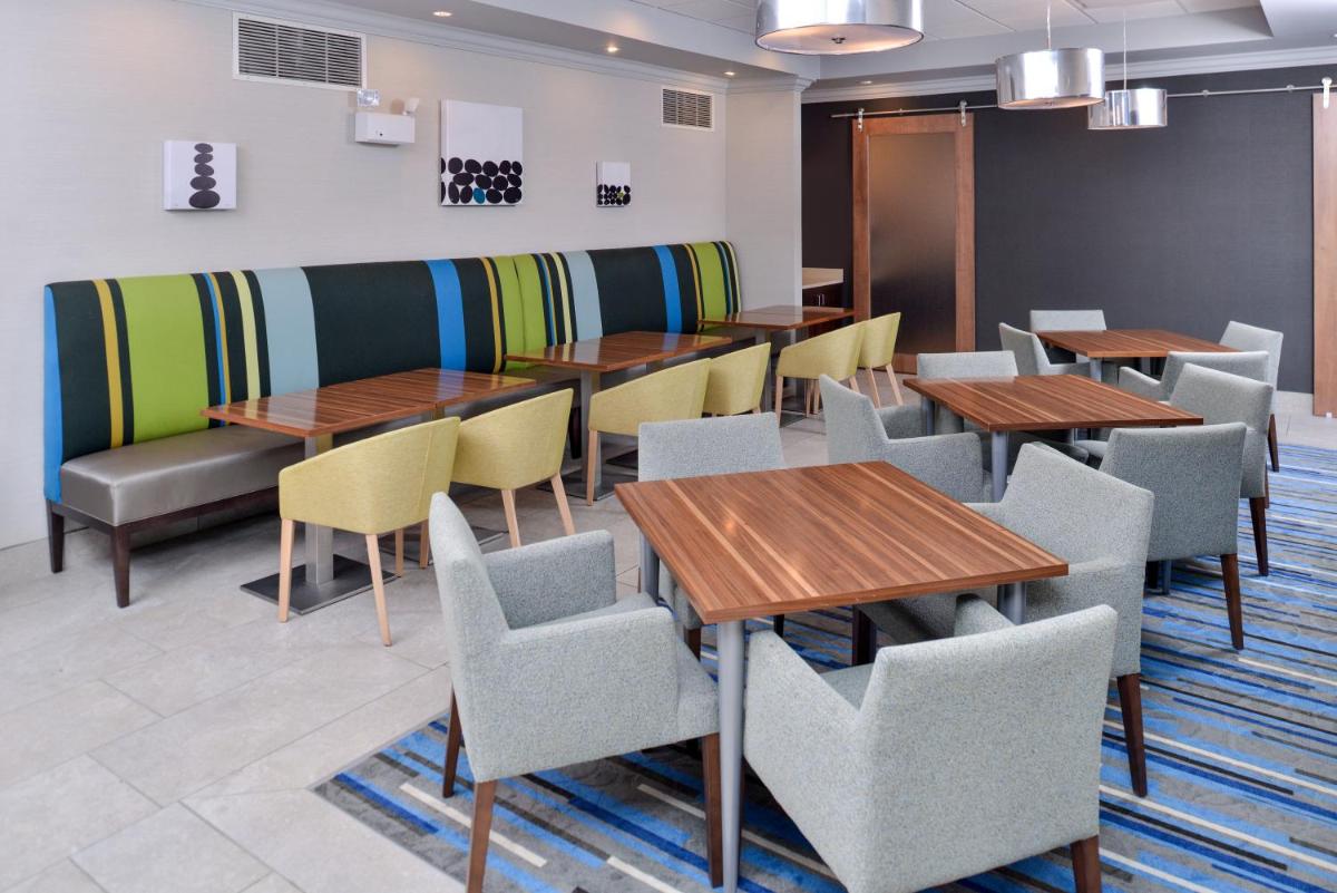 Holiday Inn Express Hotel & Suites St. Louis West-O'Fallon by IHG - Housity