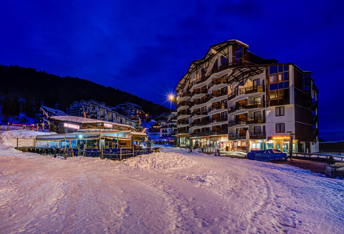Vue générale sur la montagne ou vue sur la montagne depuis l'hôtel