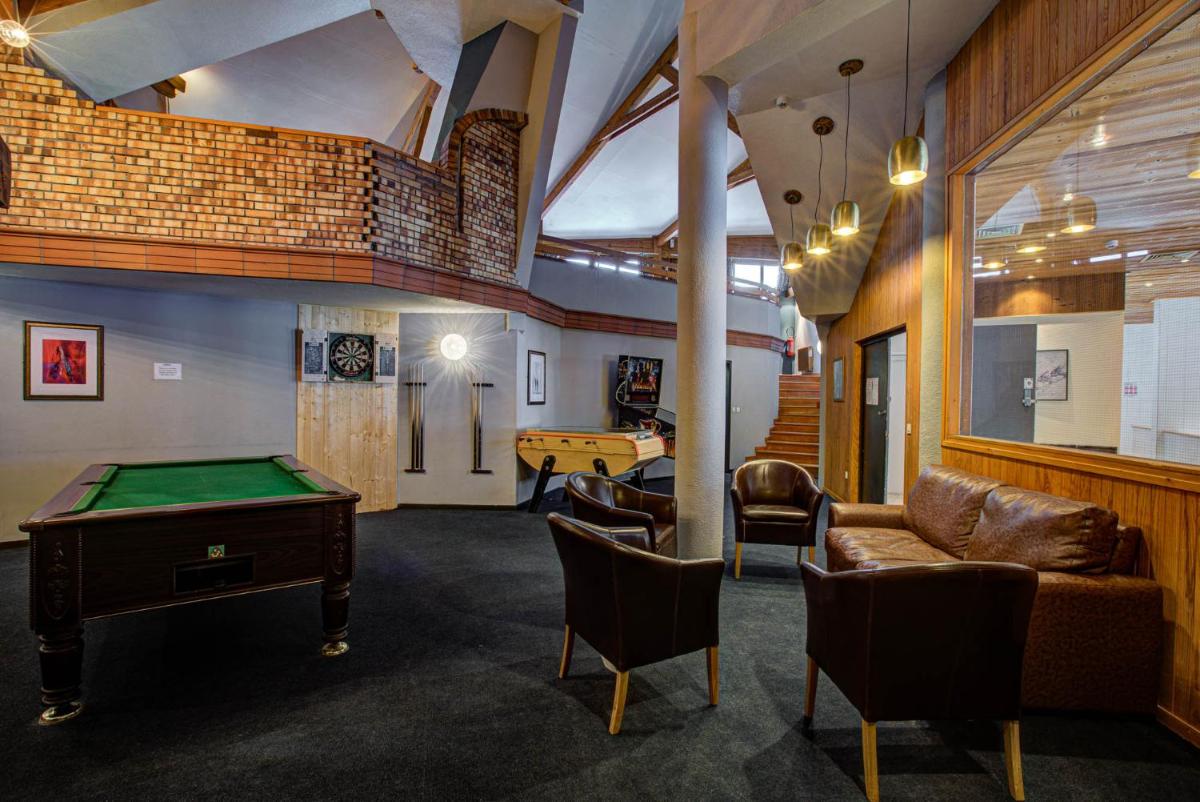 Billard dans l'établissement Hôtel Le Montana
