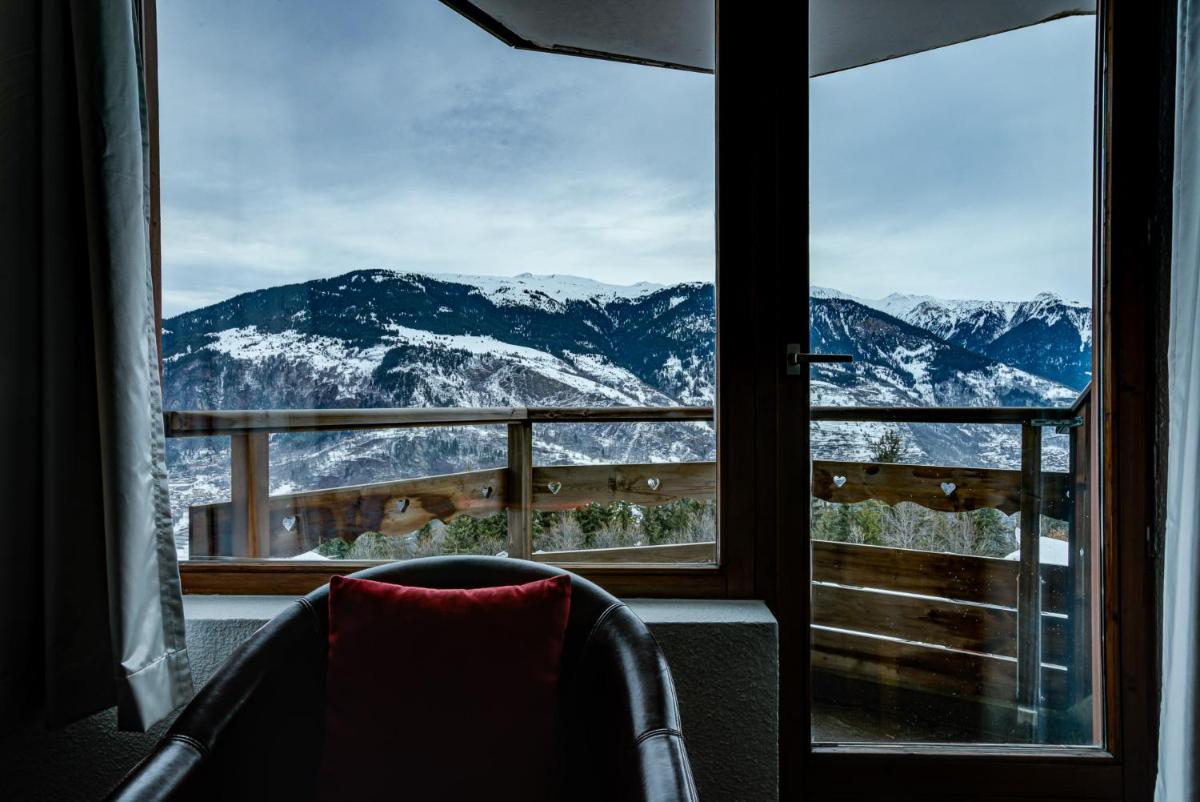 Vue générale sur la montagne ou vue sur la montagne depuis l'hôtel
