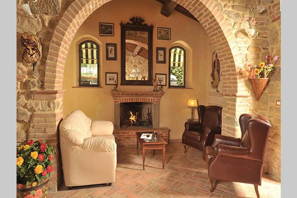 Tuscan Charme of Cottage Roccaio Countryside Cortona - Hizvo