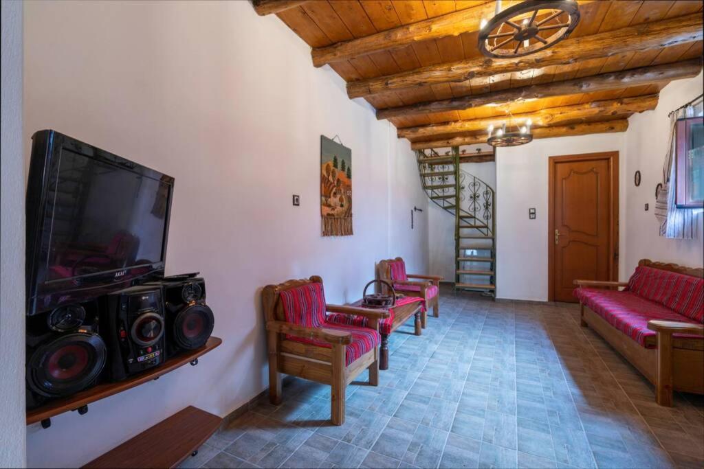 Villa Canyon Stone House - Housity