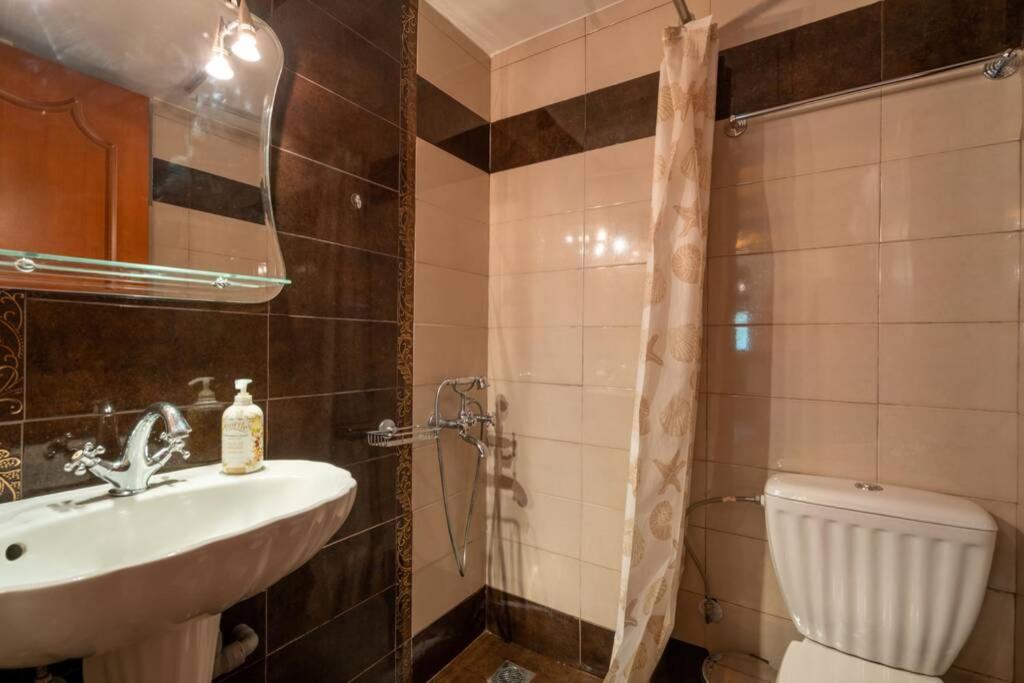 Villa Canyon Stone House - Housity
