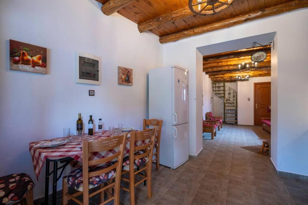 Villa Canyon Stone House - Housity