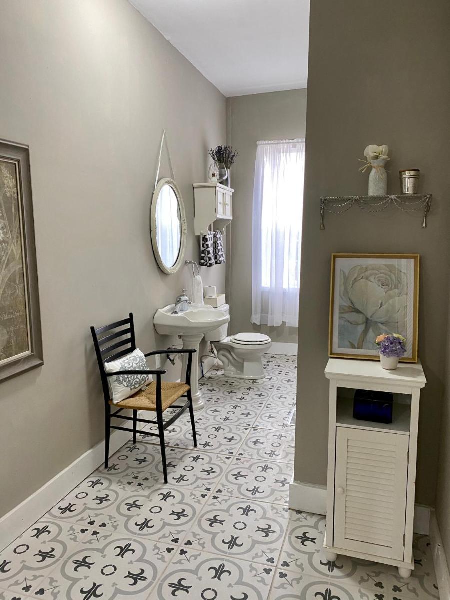 Historic McDonald Airbnb - Housity