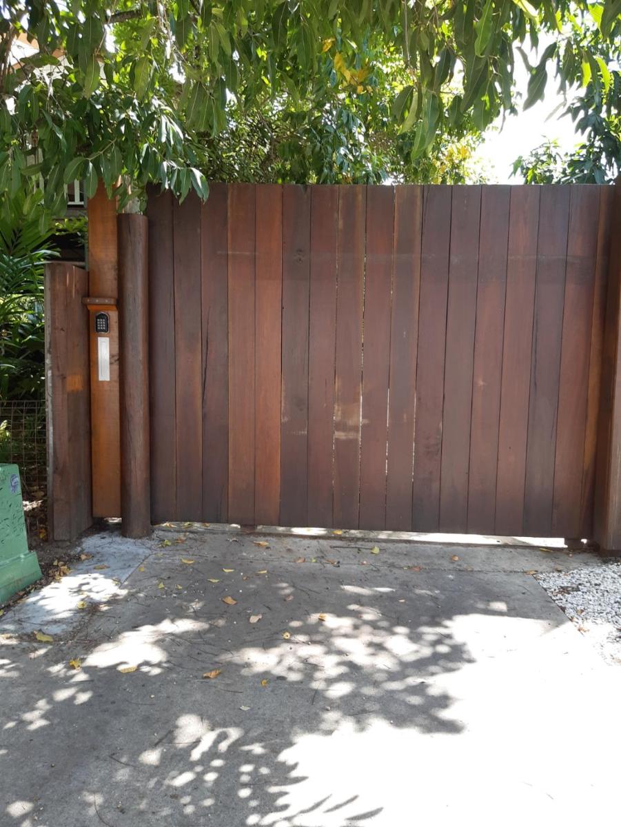 Paradise Holiday Apartments - Housity