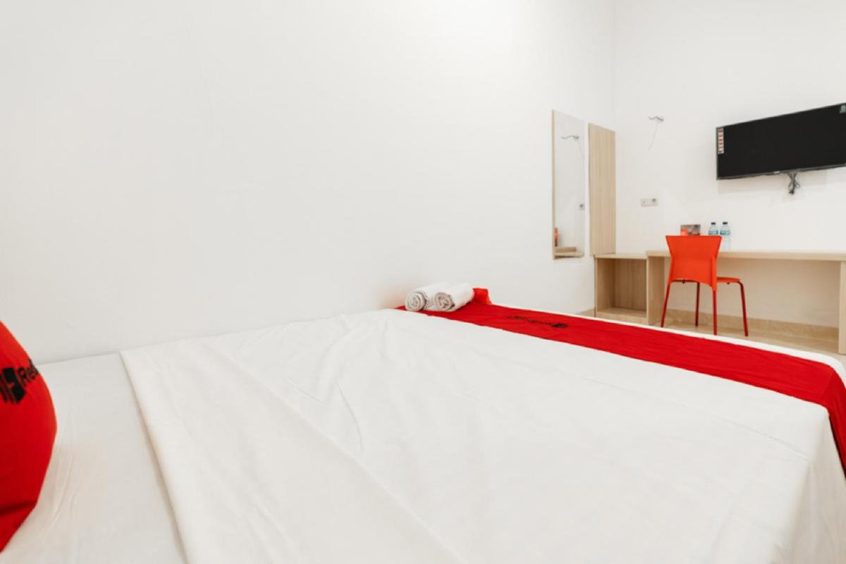 RedDoorz @ Graha Cemerlang Maros - Housity