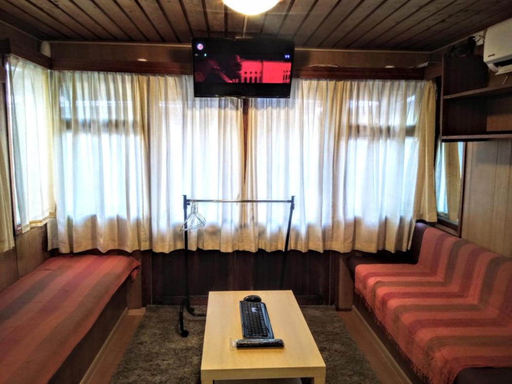 Two Rooms Rustic House - Self Check-In - Housity
