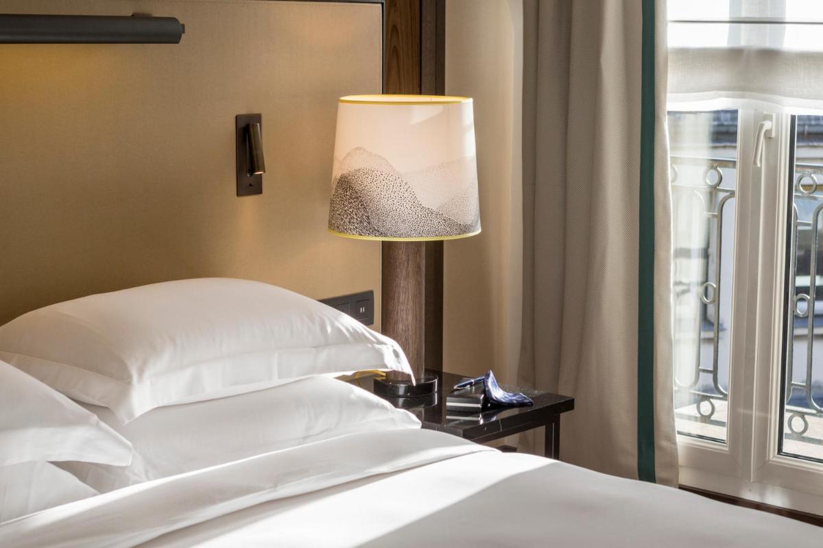 Un ou plusieurs lits dans un hébergement de l'établissement Hyatt Paris Madeleine