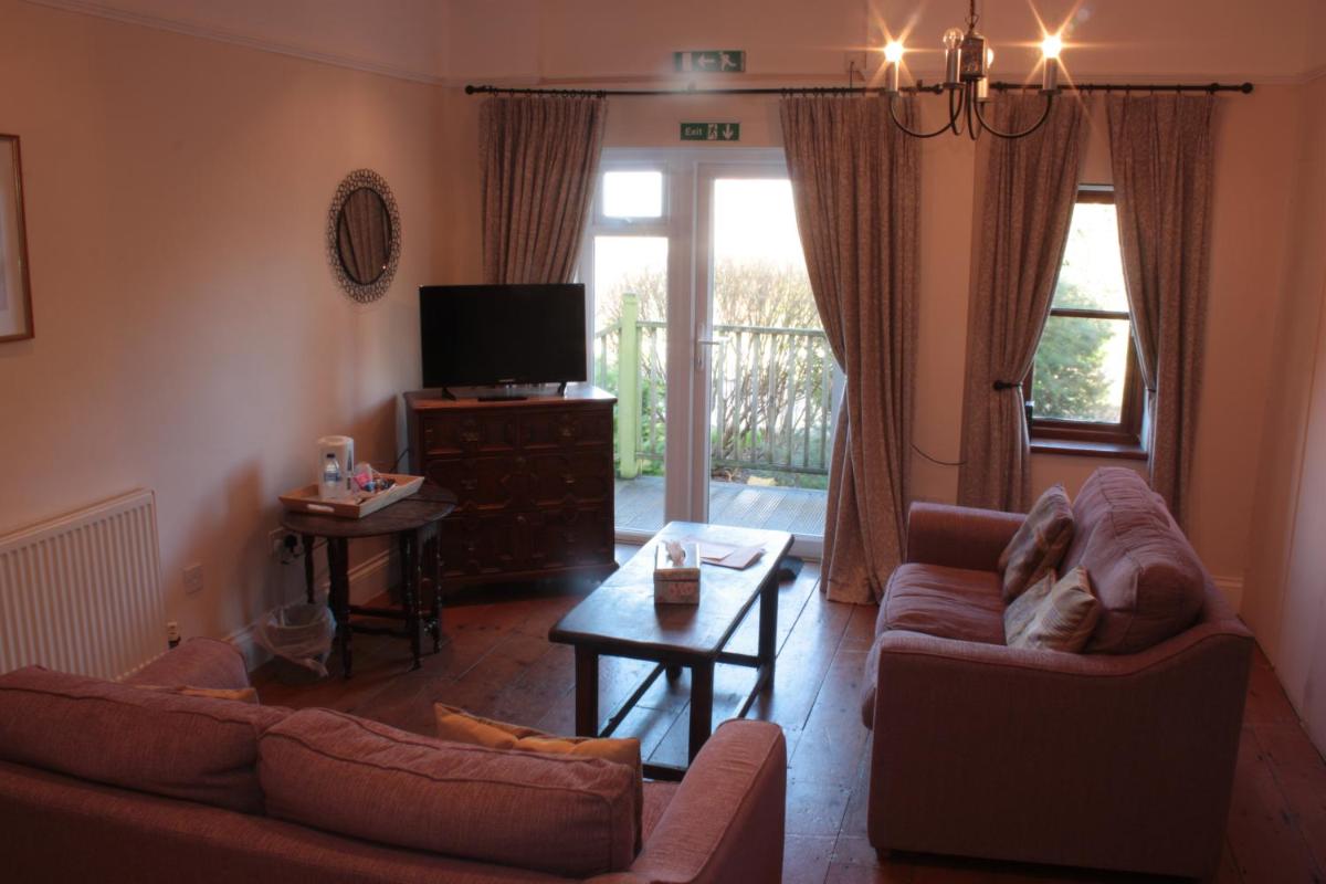 The Farmers Arms - Housity
