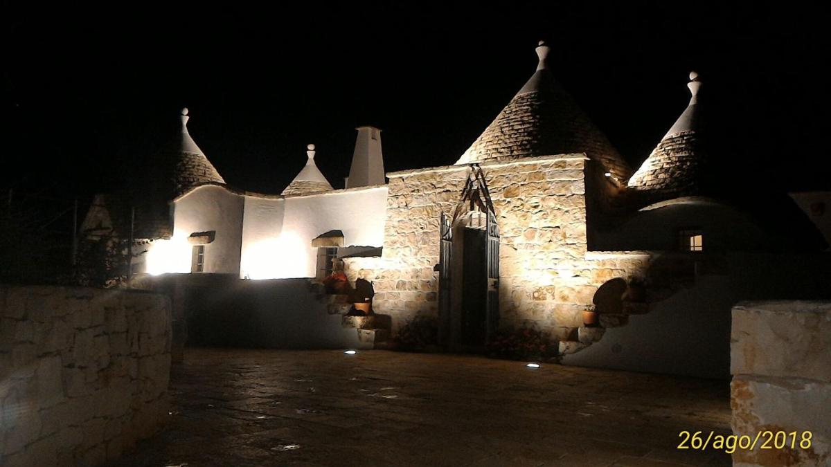 Villa "Sunsland"- Trullo di Due Alloggi da 6 prs, max 12 prs - Housity