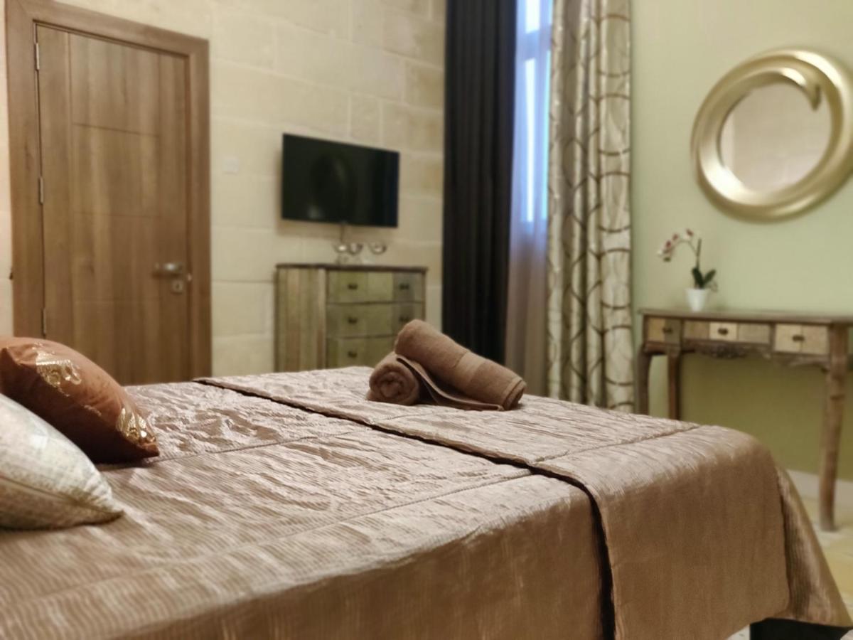 Charming Town House Suite - Close to Airport - Housity
