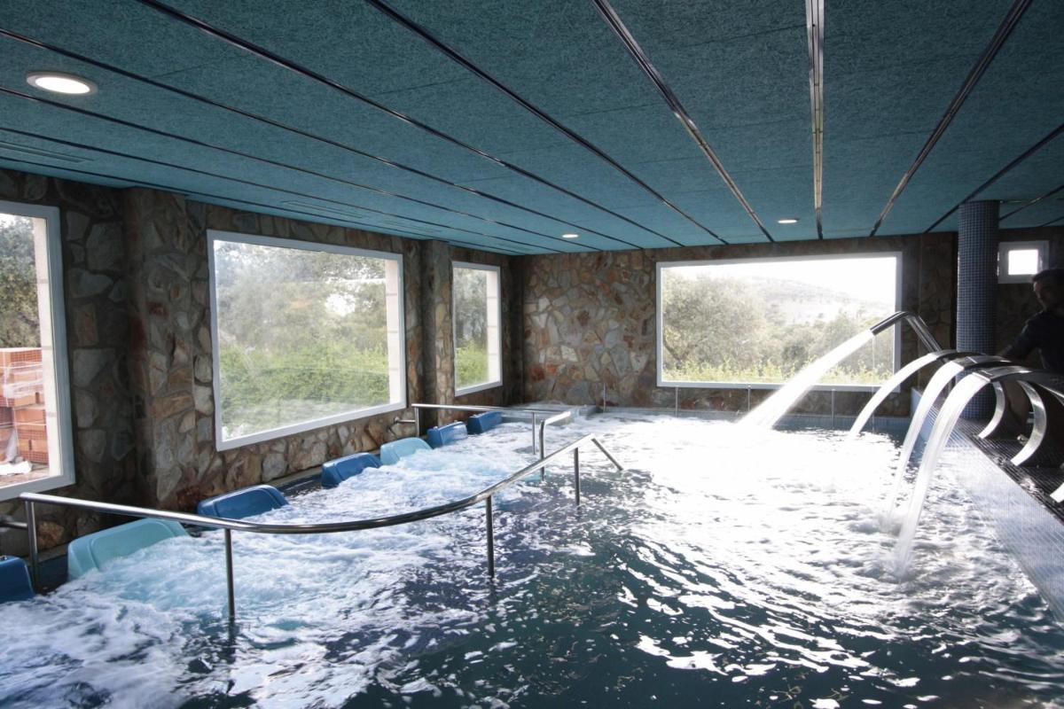 Piscina en o cerca de Hotel Balneario Fuentes del Trampal