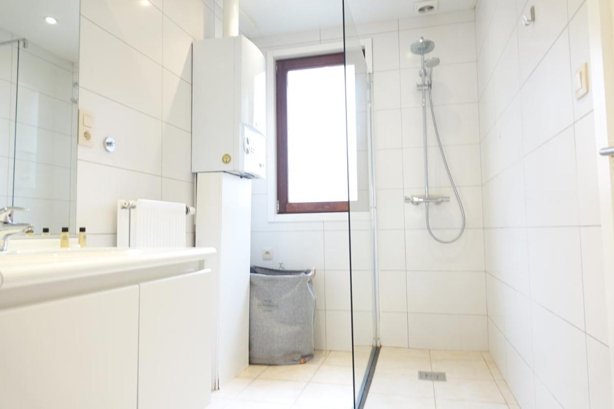 The View - spacious 2 bdr appt in with view - Housity