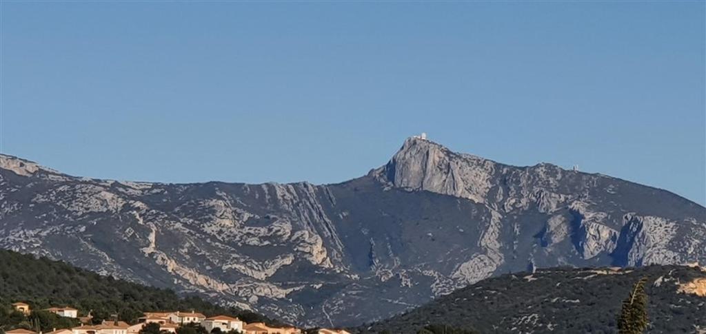 Villa T3 à 10' de Cassis - Piscine privée et cuisine d'été extérieure - Housity