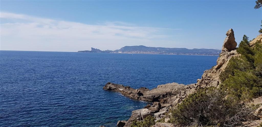 Villa T3 à 10' de Cassis - Piscine privée et cuisine d'été extérieure - Housity