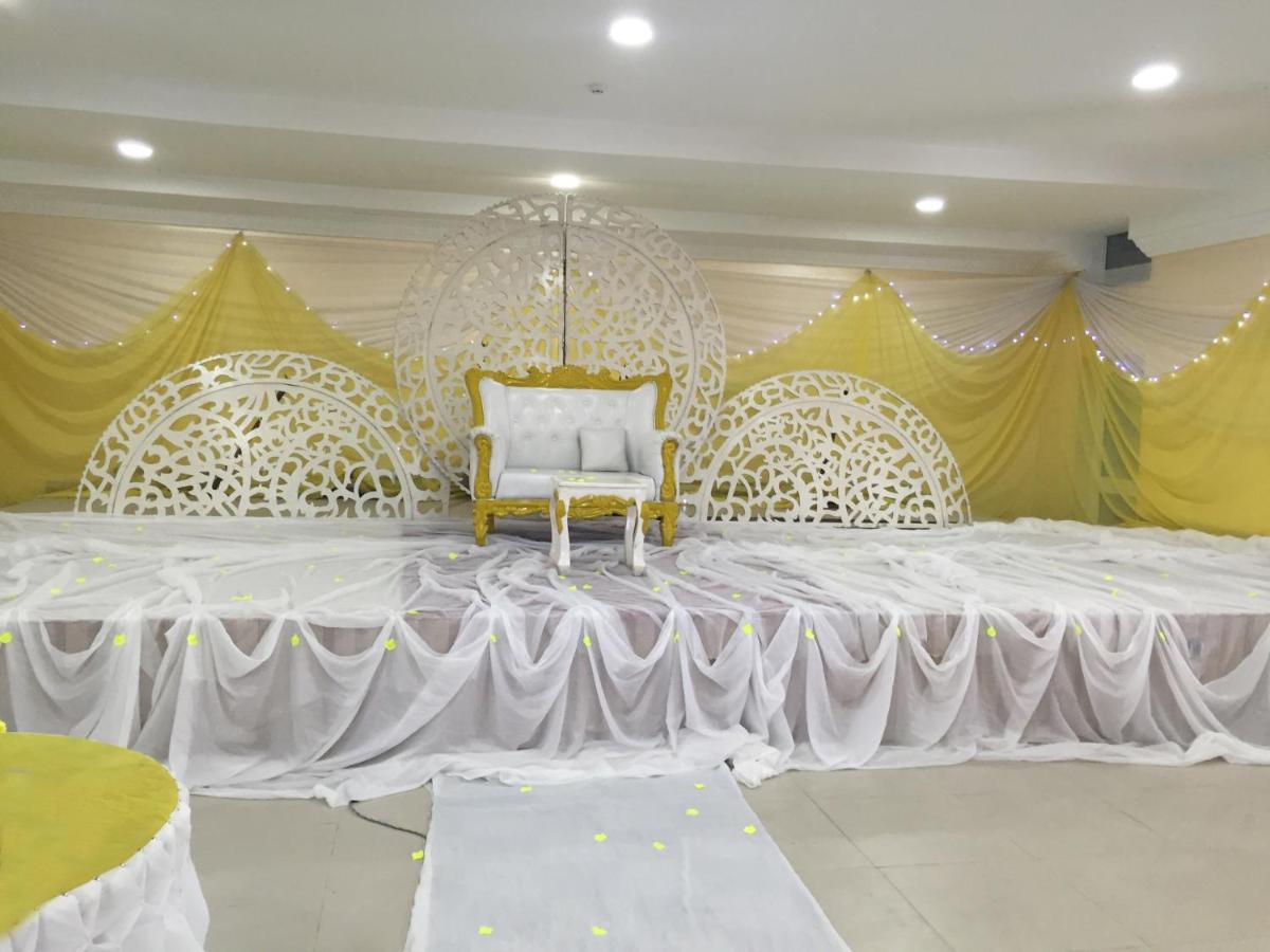 Manuex Place Hotel - Housity