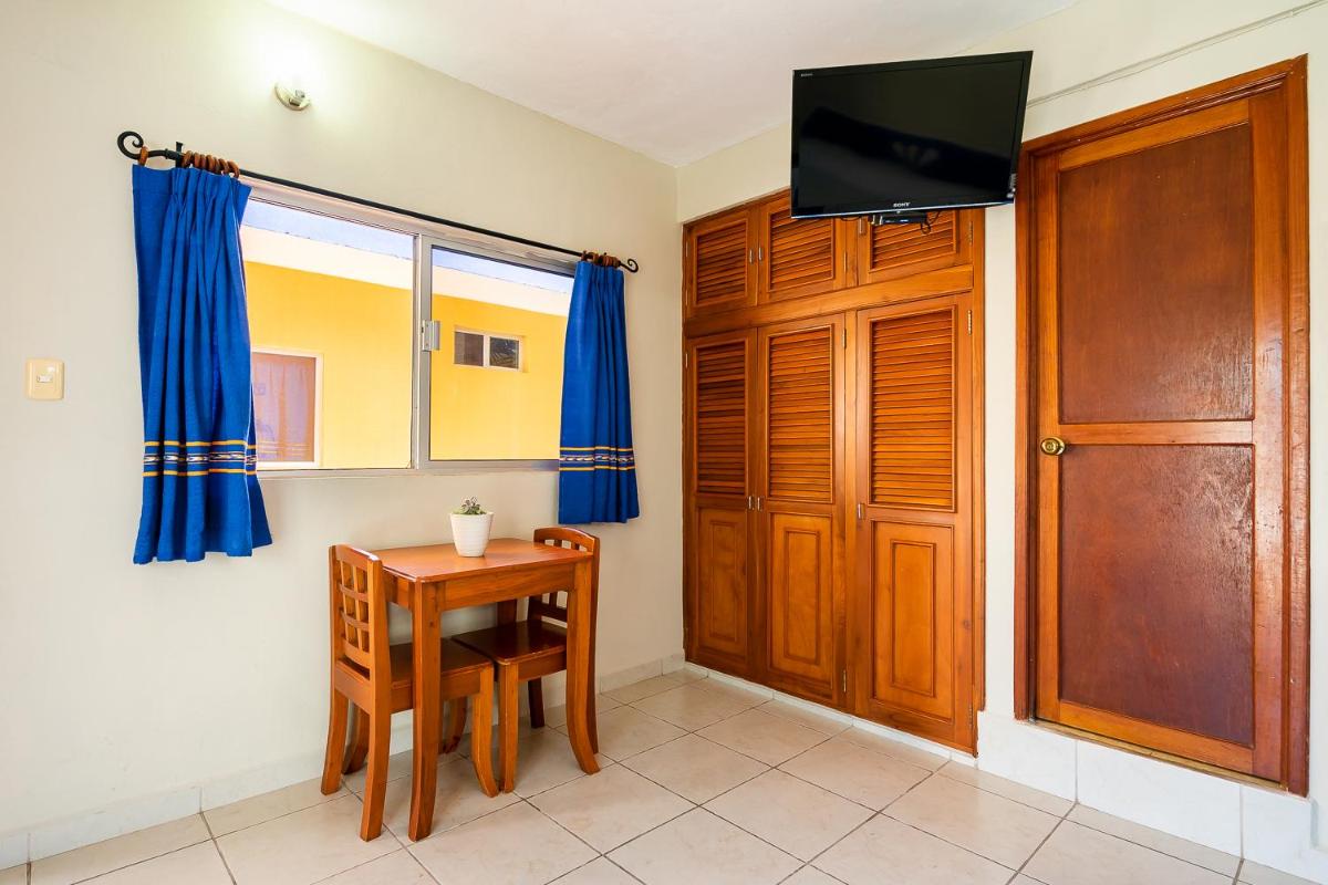 Hotel Yumkiin - Cerca Del Ferry y Terminal ADO - Housity