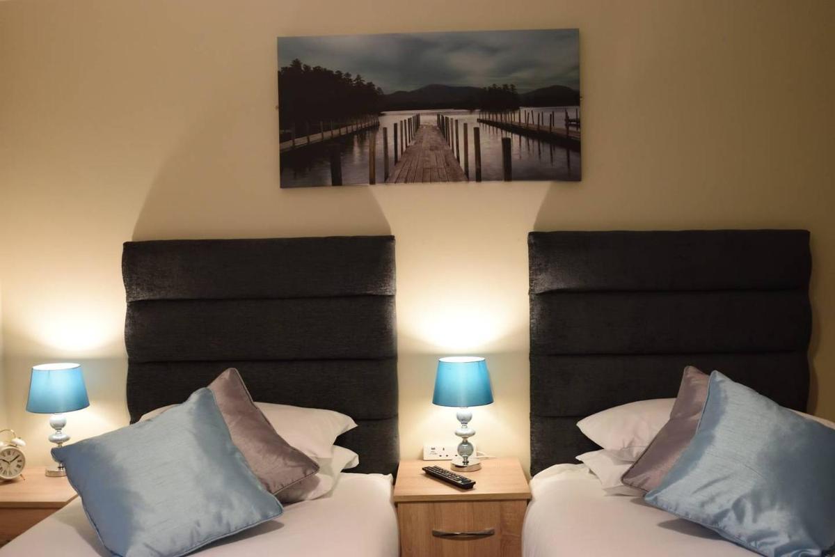 StayNEC Moat House Birmingham - For Company, Contractor and Leisure Stays - NEC, HS2, JLR, Airport - Housity