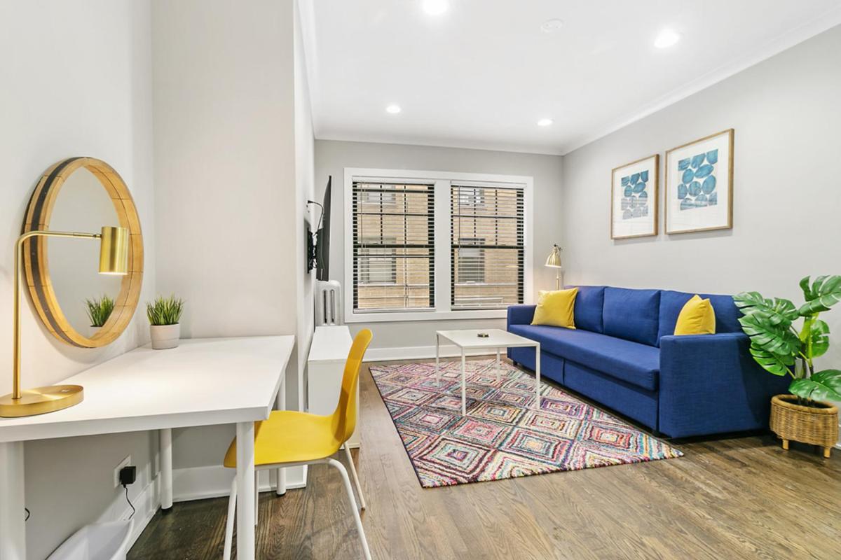 1BR Stylishly Furnished Apt in Lakeview - Oakdale 1S - Housity