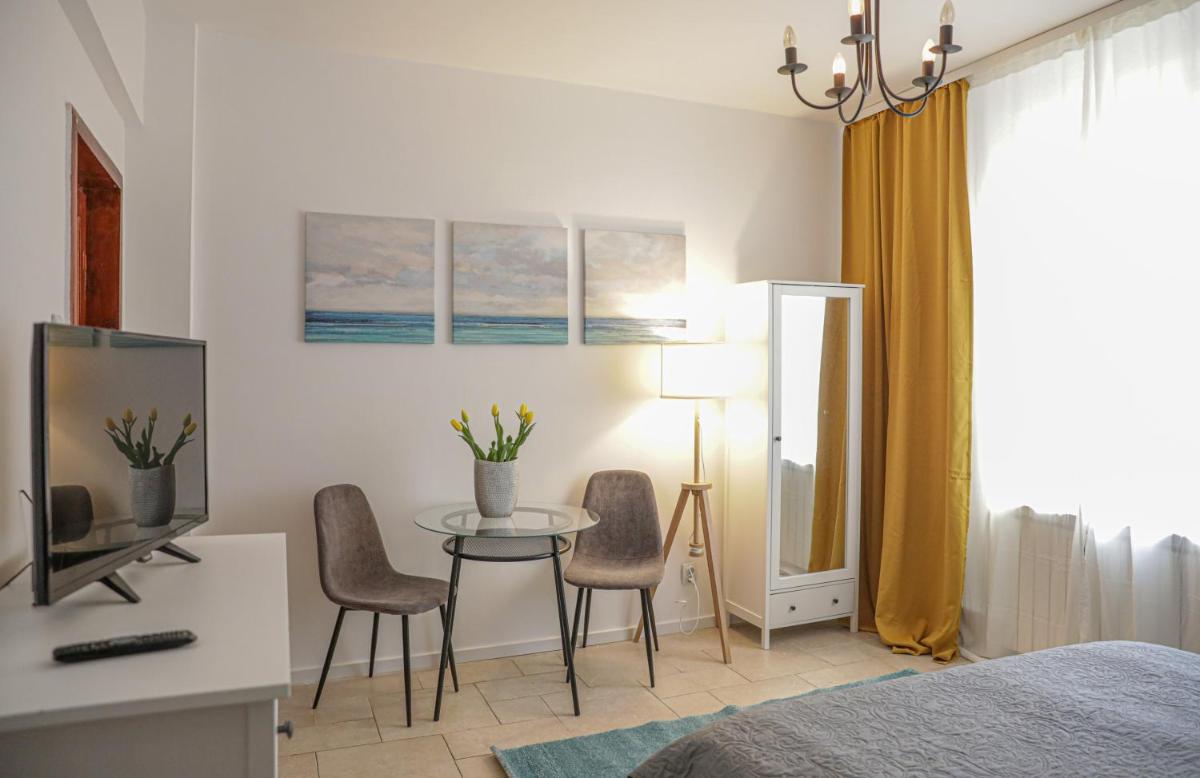 Color Apartments Eugen Carada St - Housity