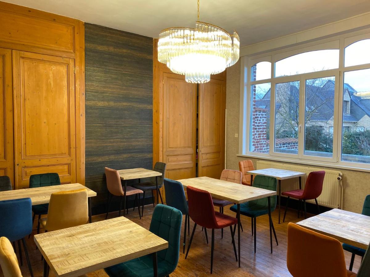 A La Villa Perroy les chambres sont spacieuses et les petit-déjeuners offerts - Housity