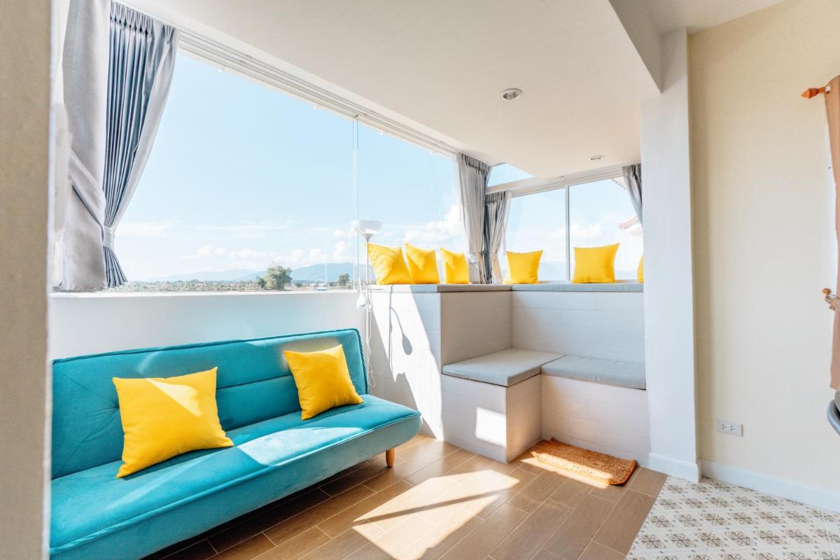Glass House, Mountain View, Near Airport-City - Housity