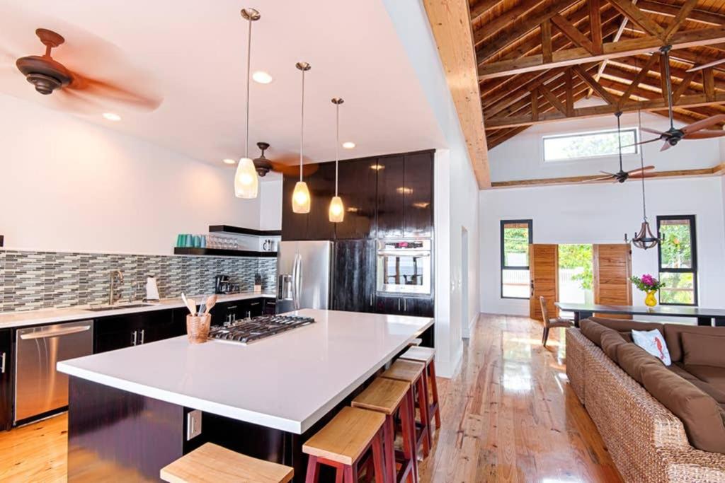 Vivaro Roatan North House - Housity