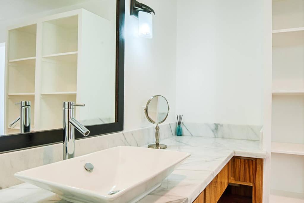 Vivaro Roatan North House - Housity